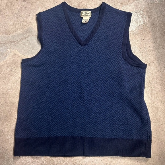 LL Bean V-Neck Sweater Vest Men’s Medium 100% Lambs Wool Herringbone Navy Blue - Picture 1 of 6